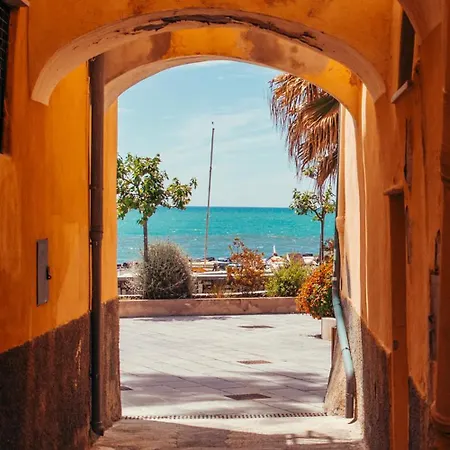 Almarea - Essenza Del Mare, Calore Di Casa